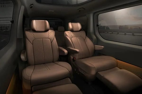 Hyundai Staria MPV angle 2
